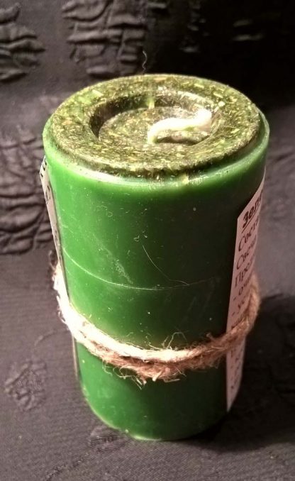 Свеча из зеленого воска цилиндрической формы